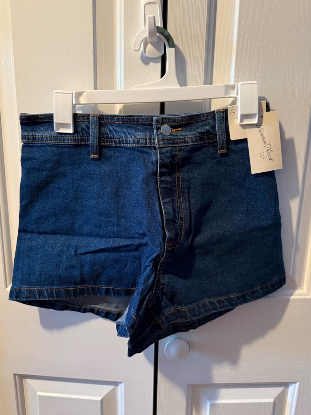 Universal Thread SAILOR SHORTS Size 6 
HIGH RISE FITTED HIP, SLIM LEG